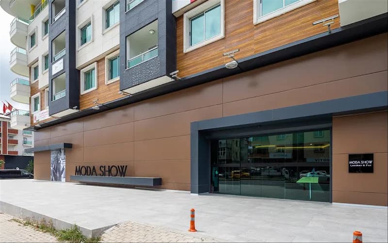 Leather & Fur Fashion Show kapak