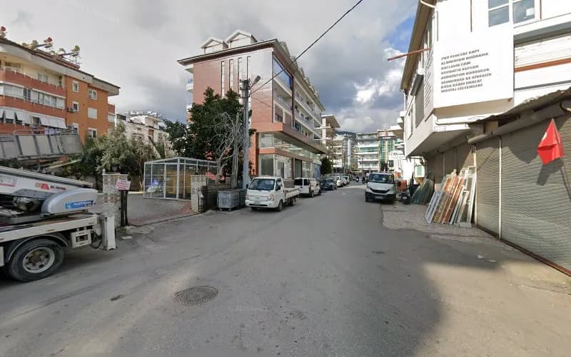 Oto Yıkama & Kuaför kapak