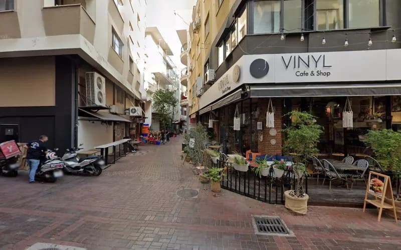 Avukat Ayşegül Yanmaz kapak