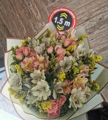 Happy Blooms Çiçekçi kapak