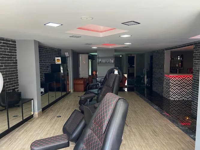 Think Tattoo & Piercing kapak