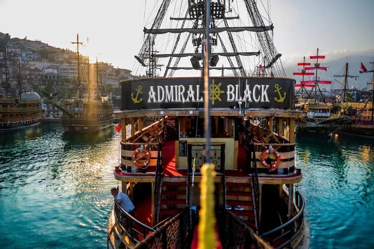 Admiral Black Boat kapak