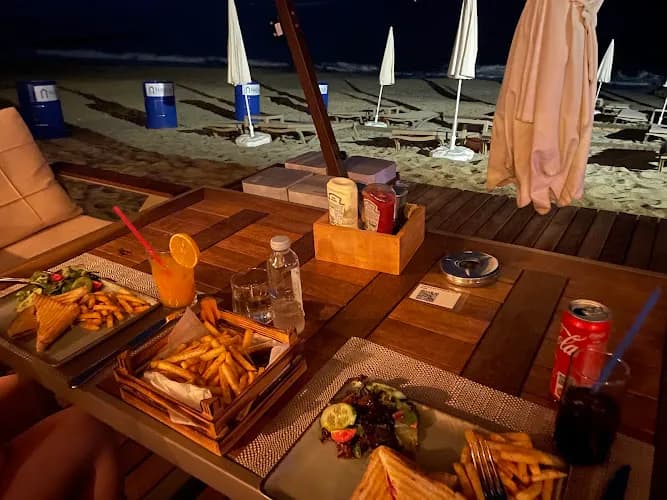 Naula Lounge & Beach kapak