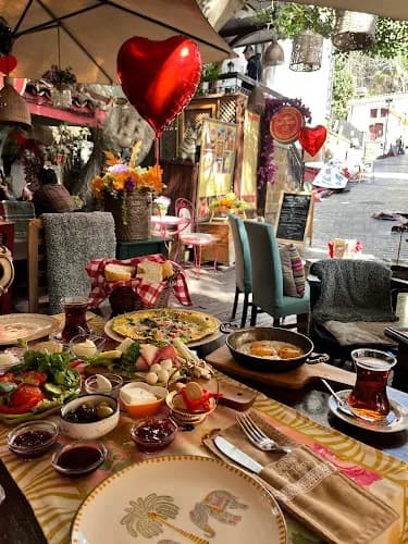 Çay-tea’s Boutique Café kapak