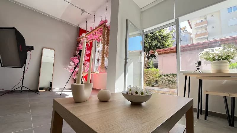 Lilian Photo Studio kapak